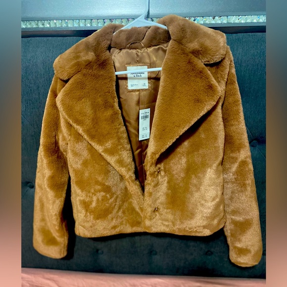 Abercrombie & Fitch Jackets & Blazers - Abercrombie & fitch brand new jacket with tag. Size Xs